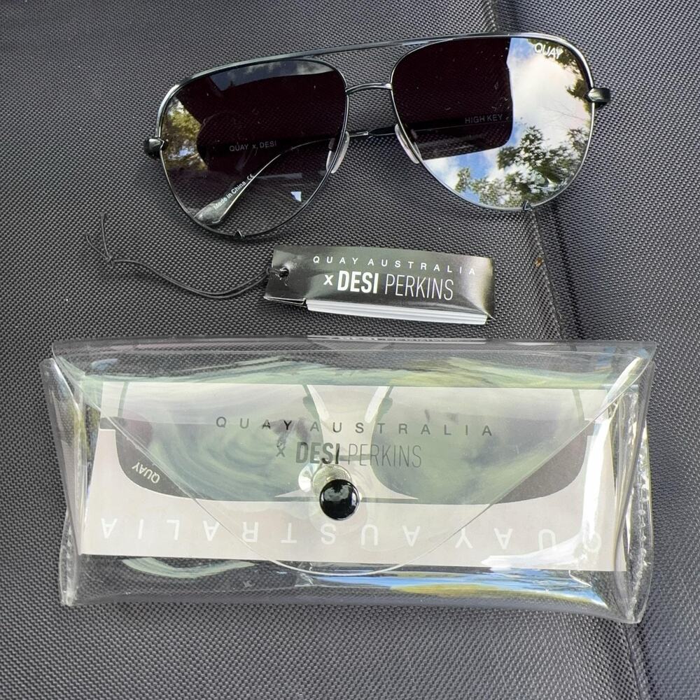 Quay x Desi Perkins High Key 126 Black Purple Fade Aviator Sunglasses Case
